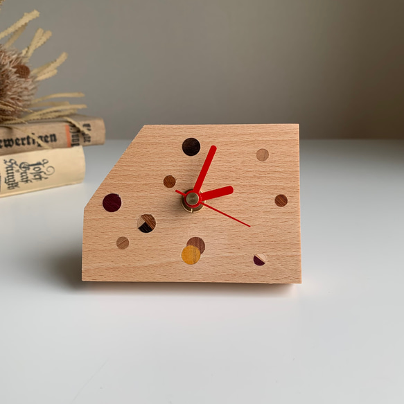 縦横使えるドット置き時計　木製　無垢材　木象嵌 　赤い針 5枚目の画像