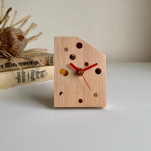 縦横使えるドット置き時計　木製　無垢材　木象嵌 　赤い針 2枚目の画像