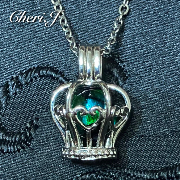 エメラルドグリーン☆ホタルガラス×王冠ロケットペンダントトップ【No