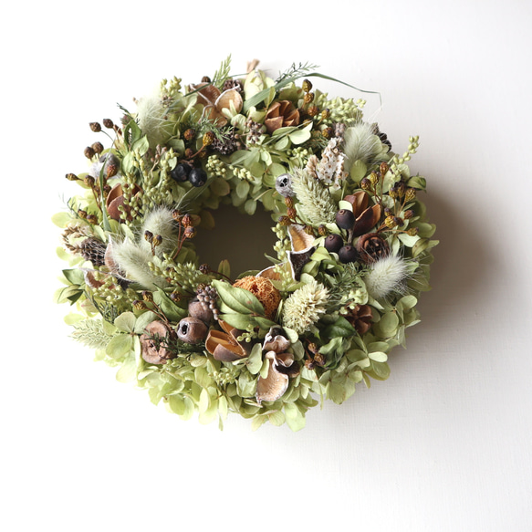 ❁プリザーブド紫陽花とスターチスと木の実たちリース❁ ❁プリザーブド紫陽花とスターチスと木の実たちリース❁