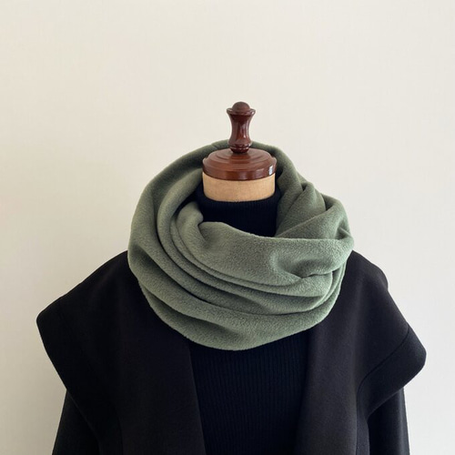 かぶるだけでオシャレに決まる♪あたたかいフリース素材のスヌード