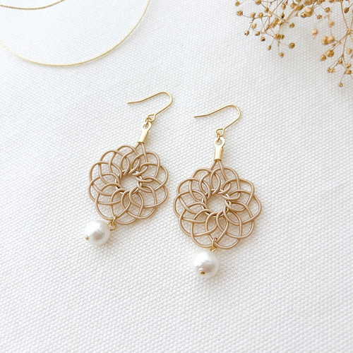 水引ピアス｜ベージュ｜コットンパール使用なので軽いつけ心地｜和風