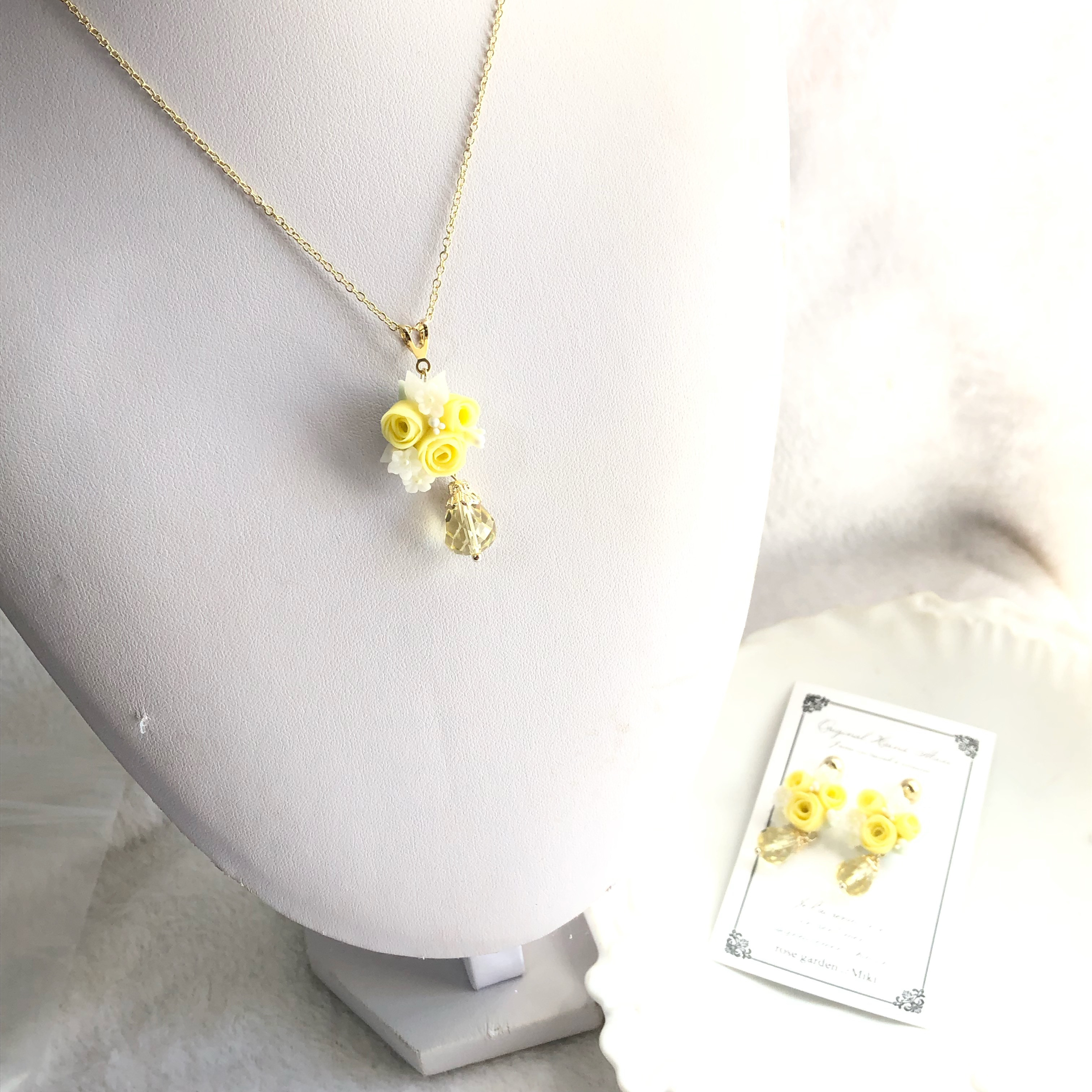 ☆ラナンキュラスブーケのキラキラマグネットイヤリング・ネックレス2点セット☆イエロー