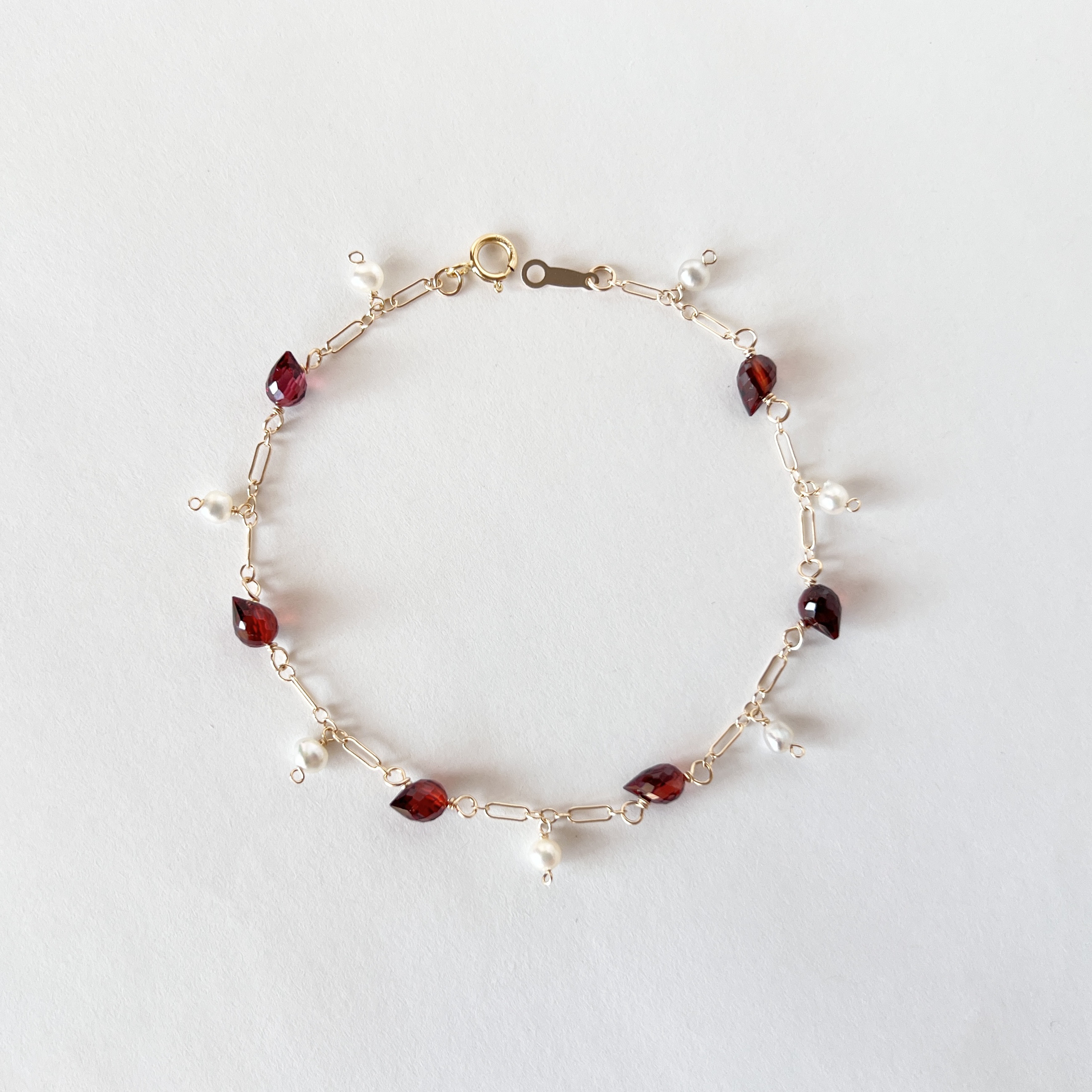 モザンビーク産ガーネットのブレスレット
