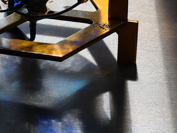 ステンドグラス・3本足木枠の6面ランプ 661 