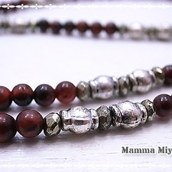 【复展】Mamma Miya 紅虎眼4mm球黃鐵礦共108粒三重纏繞手鍊de-51-6 第2張的照片