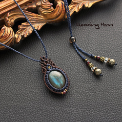 ラブラドライト　ガーネット　マクラメネックレス ラブラドライトのマクラメペンダントネックレス／ダークネイビー