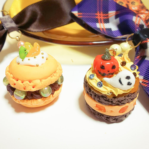 秋色のフルーツマカロン&ハロウィーンケーキのストラップセット 