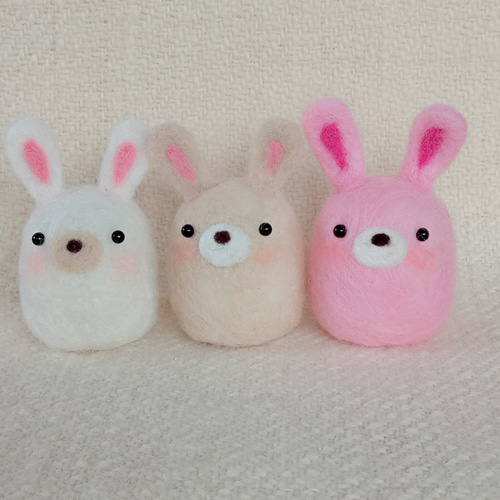 卯年のお正月飾り ニコニコ笑顔のころりんうさぎだけ 羊毛フェルト Mt