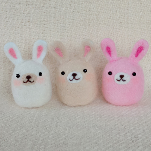 卯年のお正月飾り ニコニコ笑顔のころりんうさぎだけ 羊毛フェルト Mt