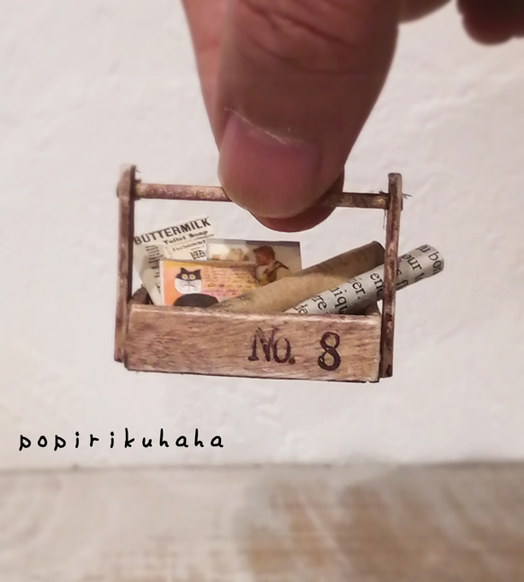 ヒョイっ♪と軽い木製ツールボックス　木箱・ミニチュア・ドールハウス・マガジンラック・アンティーク・ヴィンテージ・ポスター 1枚目の画像