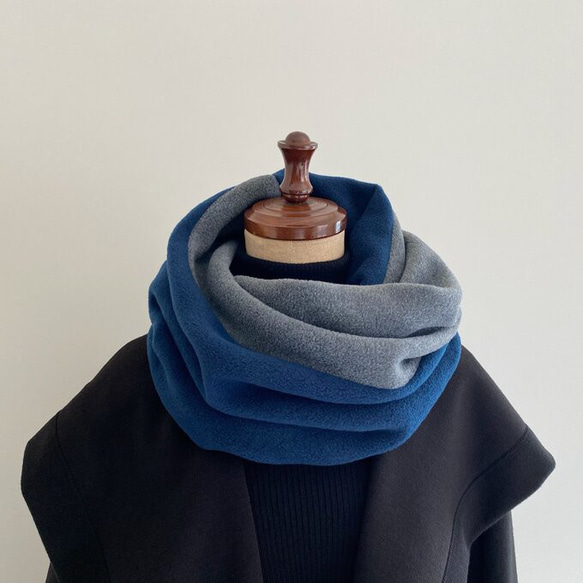 かぶるだけ♪軽くてあたたかいフリースのバイカラースヌード ネイビー