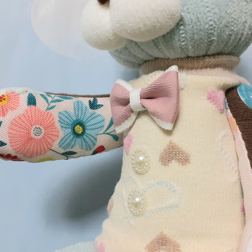 チョコミントカラー　サメぬいぐるみ 茶色のマフラー付き 新品】サメアソート 茶色 ぬいぐるみ サメ 鮫 - メルカリ