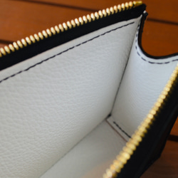 スタイリッシュにコモノを収納 スクエアポーチ  Mサイズ 栃木レザー使用 ベージュ 4枚目の画像