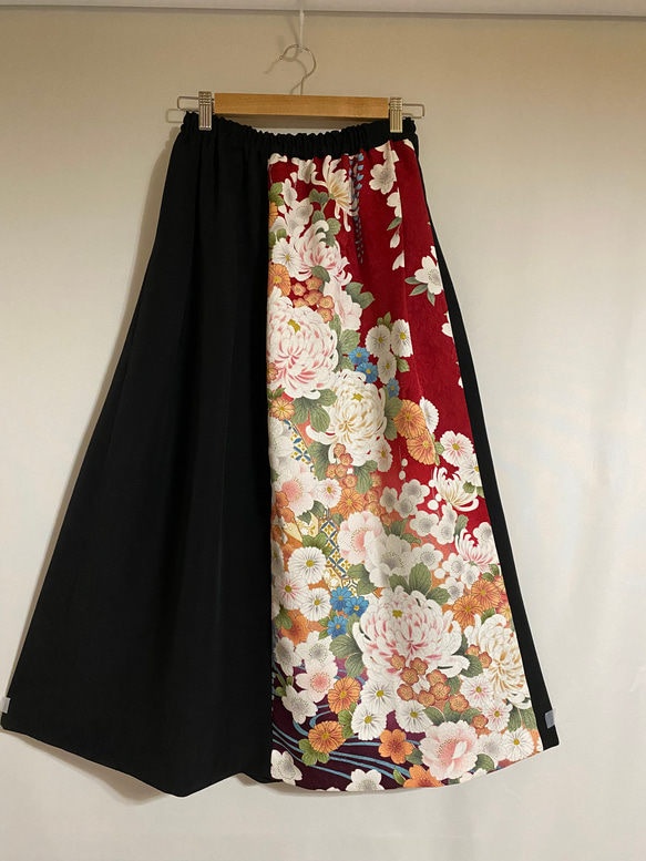 反物　絹　黒絹反物と友禅染　スカート　着物リメイク　黒　赤花柄　Aライン　171 6枚目の画像