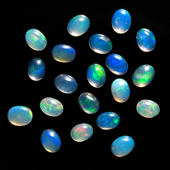 2粒売り　宝石質エチオピア産オパールAAA　オーバル　カボション4×3mm 1枚目の画像