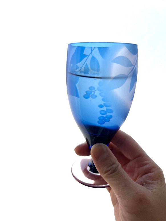 【獨一無二的商品】有一個理由〜剪紙風格〜小花園裡的南天瓶小比爾森啤酒淺藍色粉紅色（江戶玻璃）] 第2張的照片