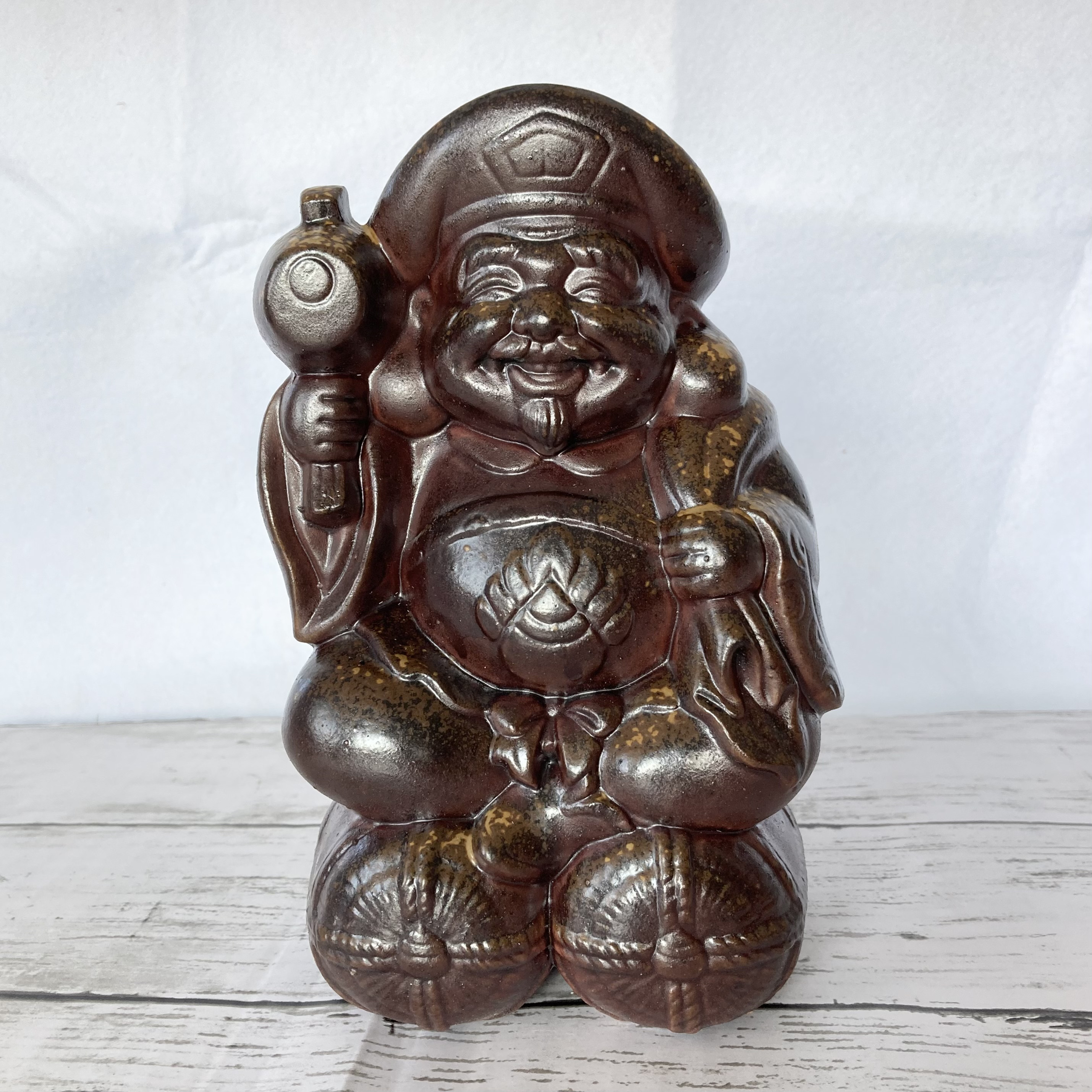 陶芸の置物 陶彫師 土渕啓諭・作 丑羊の置物 | 骨董品の買取なら杉並区の