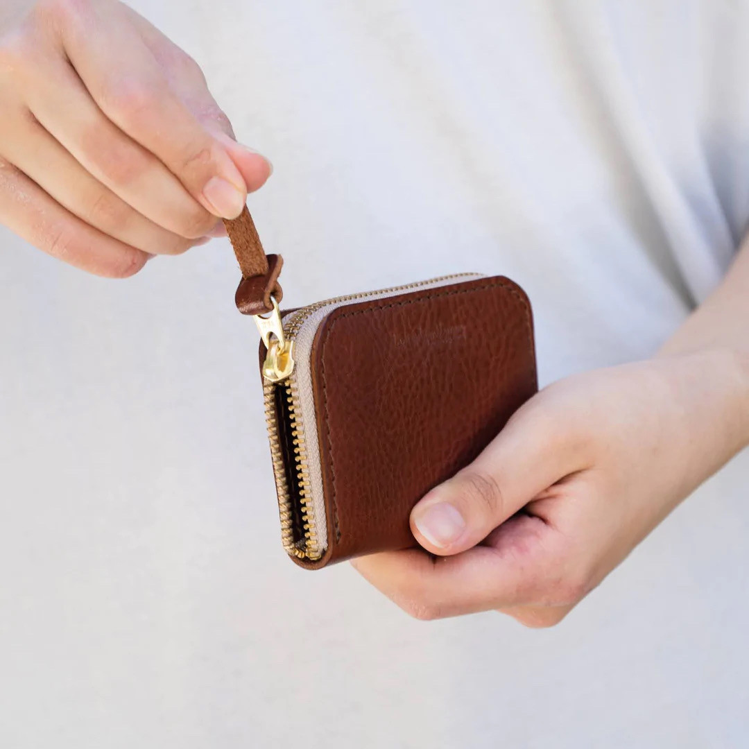 [ATHE VANESSABRUNO] ブラウン レザー カードウォレット ATHE VANESSABRUNO] BROWN ZIPPER COIN CARD WALLET / 追跡可