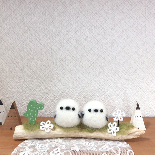流木の上のシマエナガちゃん 羊毛フェルト hiromisaku 通販