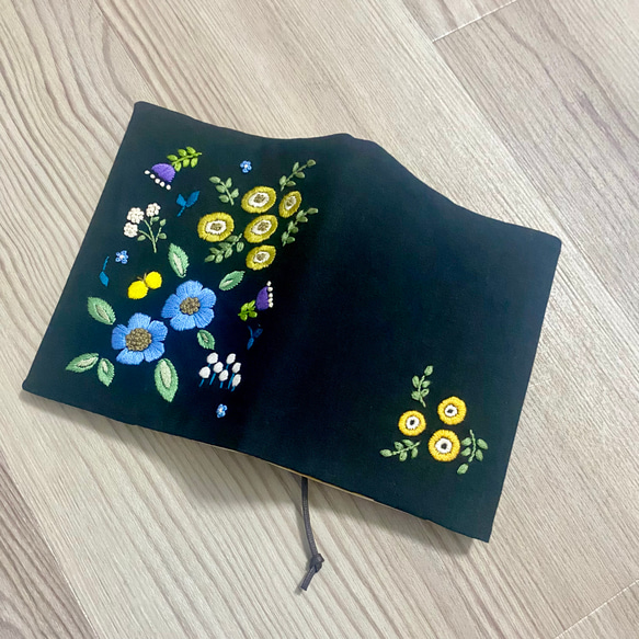 手刺繍の温もりブックカバー - 読書時間を特別に＊小花 サイズ展開