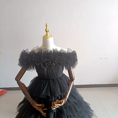 豪華！ 黒ウエディングドレス トレーン ベアトップ 取り外しオフ  