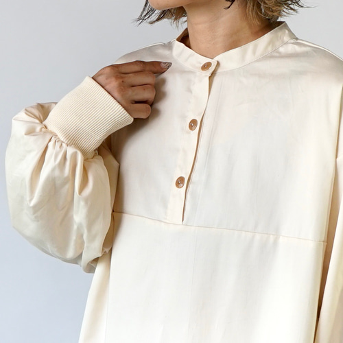 UZUiRO　ウズイロ　プルオーバーシャツ　生成り　　三河織物　日本製　ブラウス プルオーバーシャツ/生成り/三河織物 シャツ UZUiRO／ウズイロ 通販