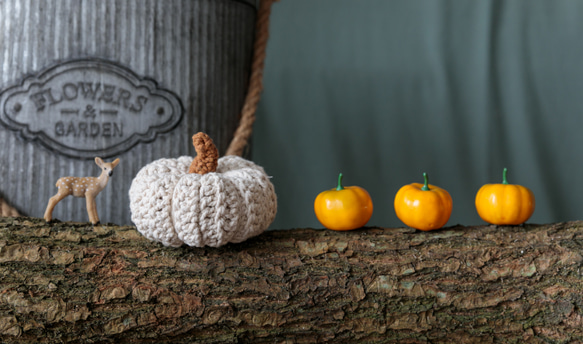 【送料無料】手編みかぼちゃ　ホワイト　ハローウイン　毛糸　綿　北欧　インテリア　飾り　おもちゃ　あみぐるみ　 2枚目の画像