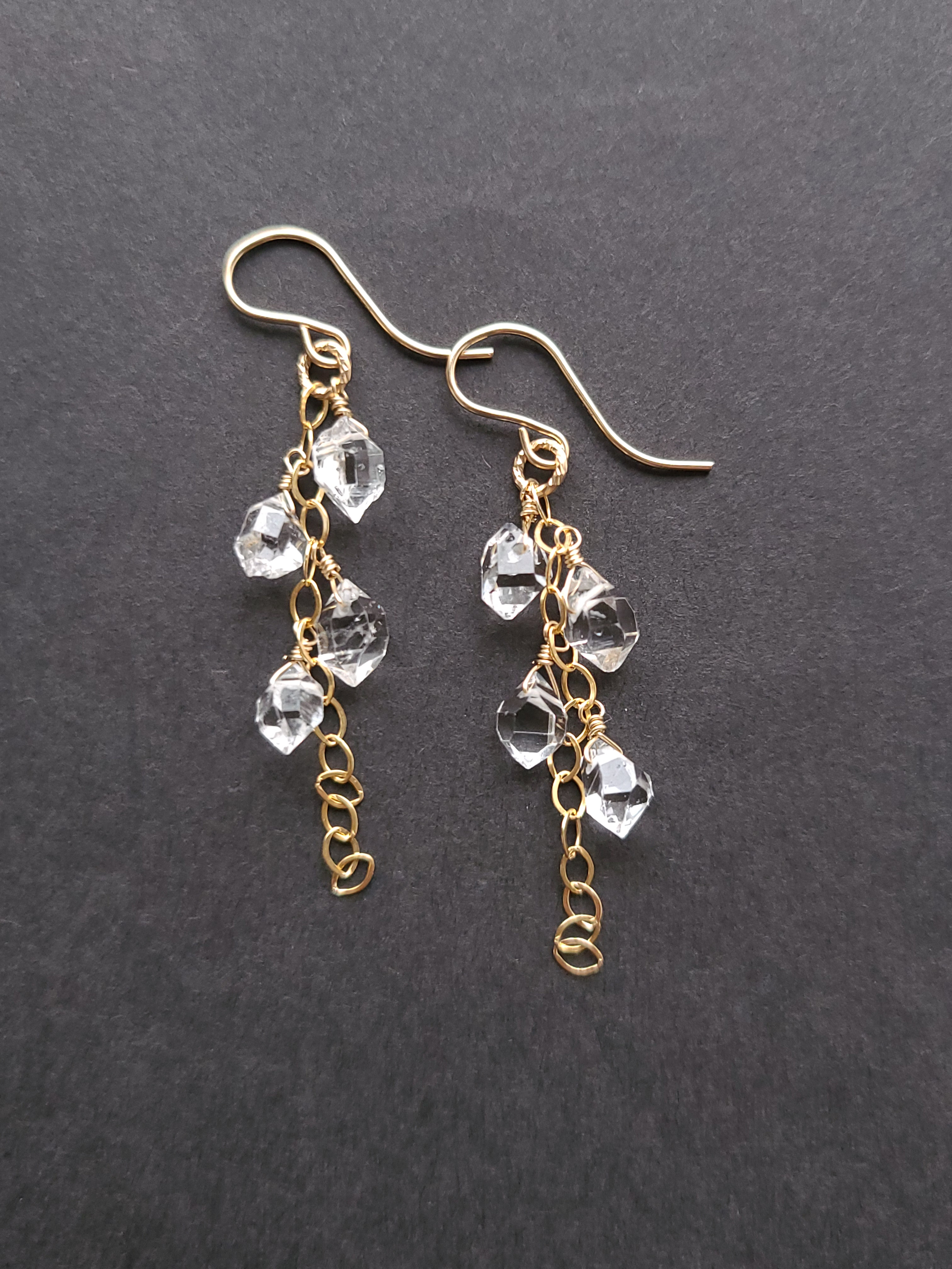 天然石14kgf宝石質ハーキマーダイヤモンドの4連ピアス/イヤリング　揺れる　金属アレルギー対応　華奢　水晶　爽やか