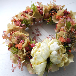 every month Wreath：Imaginary folklore 花刺繍のリース/紫陽花とラナンキュラス 2枚目の画像