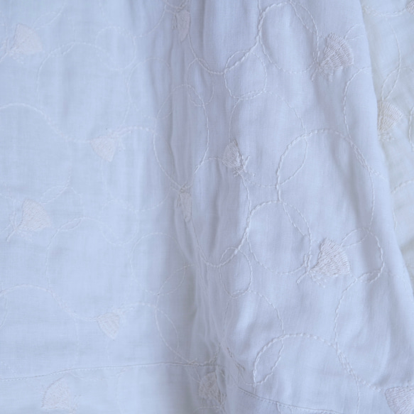 【キナリ】後ろリボンの長袖ブラウス　フラワー&サークル刺繍　ダブルガーゼの９分丈プルオーバー　 15枚目の画像