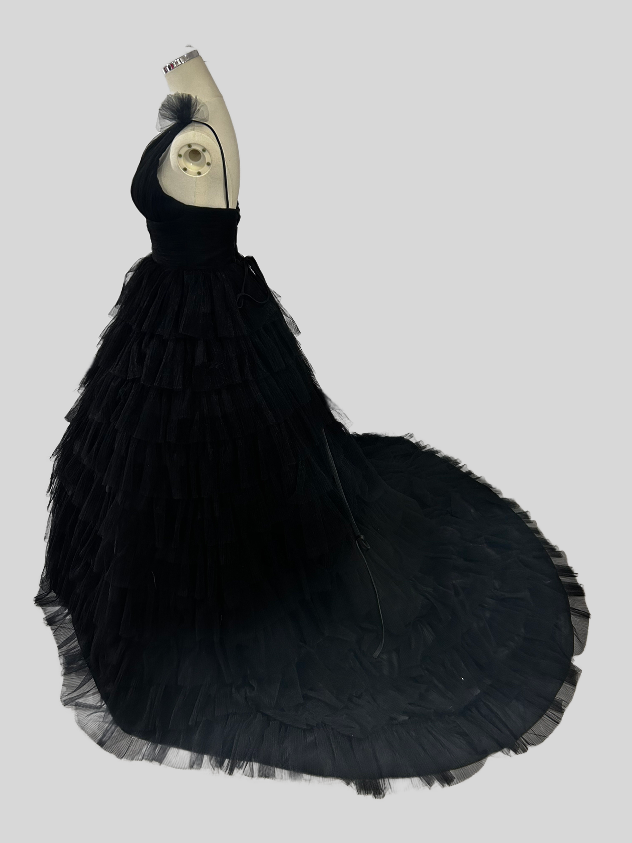 ブラック ロングワンピース プリーツスカート 柔らかく重ねたチュールスカート キャミソール 優雅なシルエット 披露宴/結