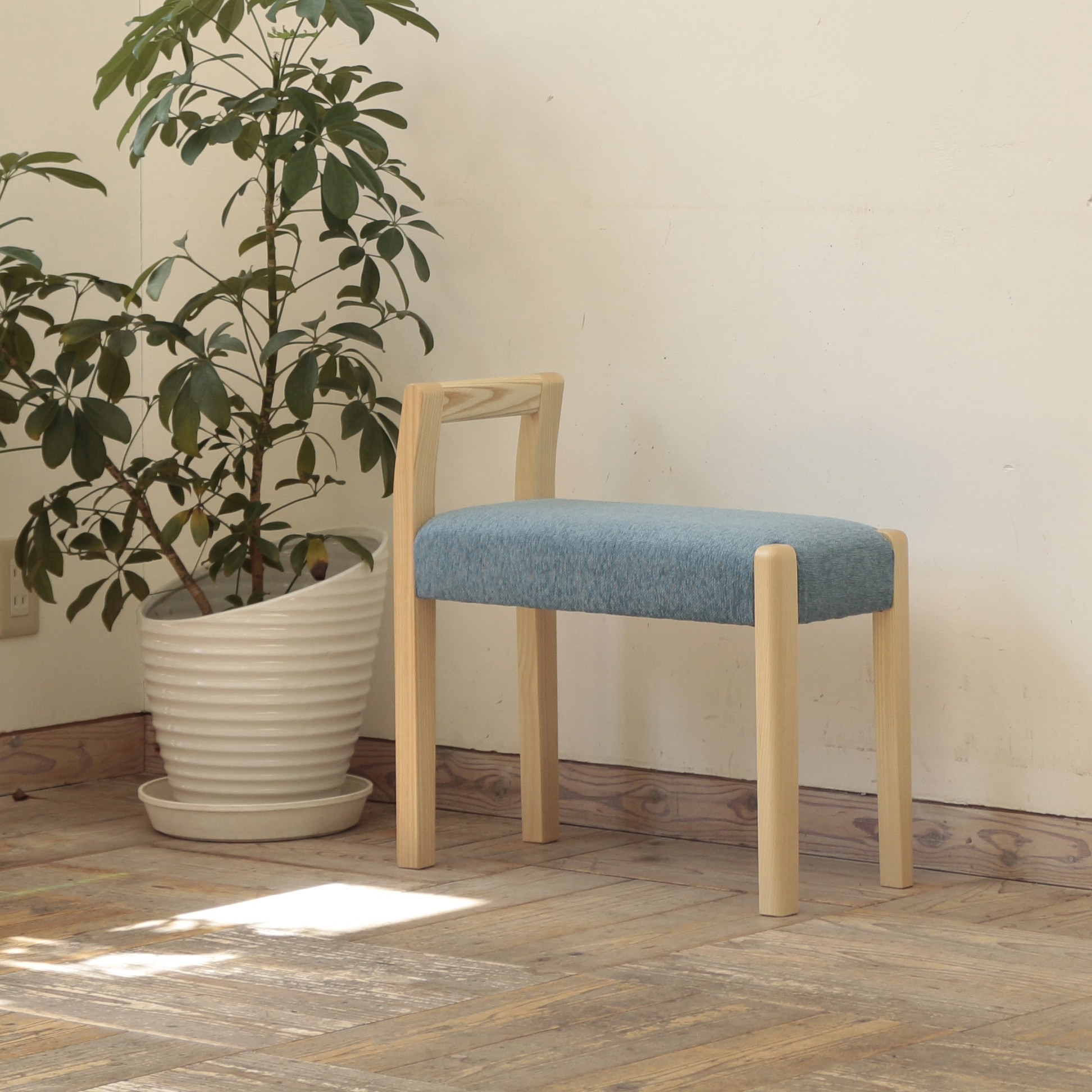 玄関スツール サイドアーム W540 (NA×ANライトブルー）