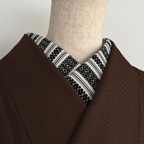 ちりめん すっきり献上 博多織の柄 半衿 縮緬 ハンドメイド半襟 白 黒