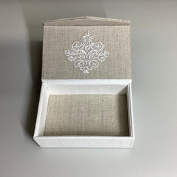 カルトナージュの小箱  ミニタッセル付き　フランス布 4枚目の画像