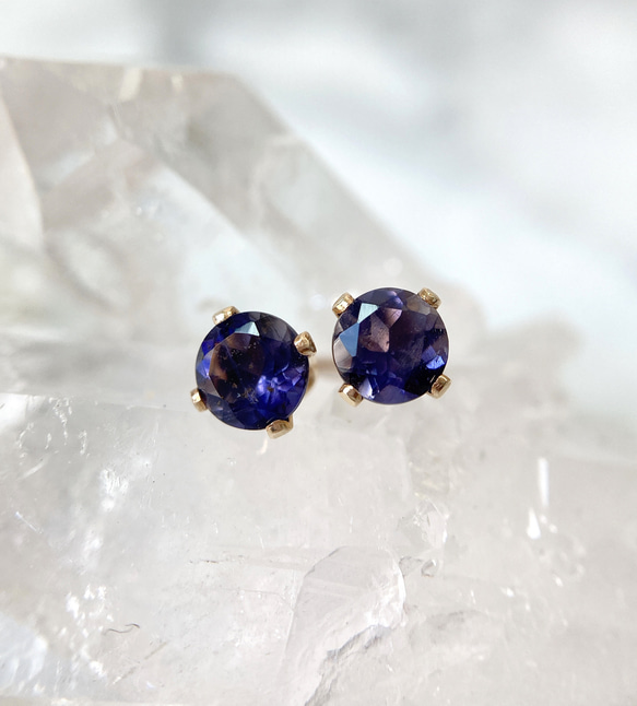 再販☆現品】14kgf✳︎アイオライトのラウンドファセットカットピアス