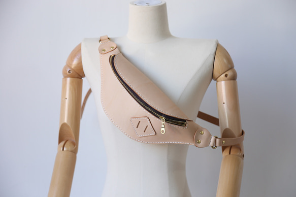 【Kirisenha】男女通用的立體拉鍊真皮腰包，全手工縫製。 第3張的照片