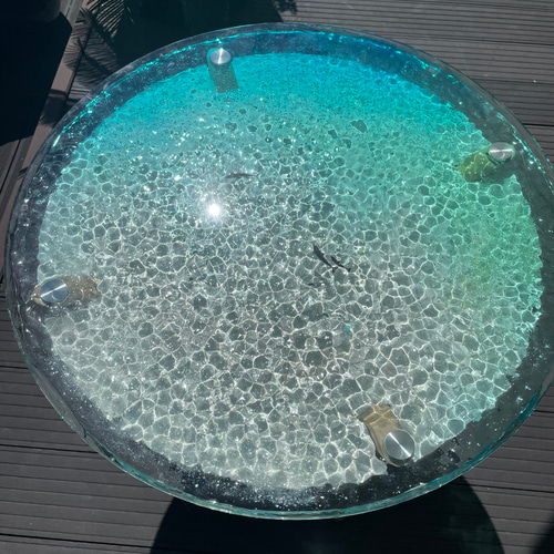 海を感じさせるマリンテーブル　丸テーブル　ガラステーブル　白　西海岸　海　サーフ マリンテーブル.com | ここにしかない海のテーブル｜操舵輪テーブル