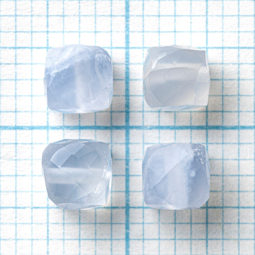 8粒売り ブルーレースAA++ キューブカット4×4×4mm 天然石 ベリーズ 