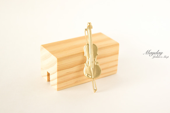 『楽器シリーズ〜チェロのブローチ』マットゴールド 1枚目の画像