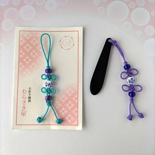 陶器円柱青ビーズ＆ひも結び 和風ストラップ（根付） 携帯ストラップ