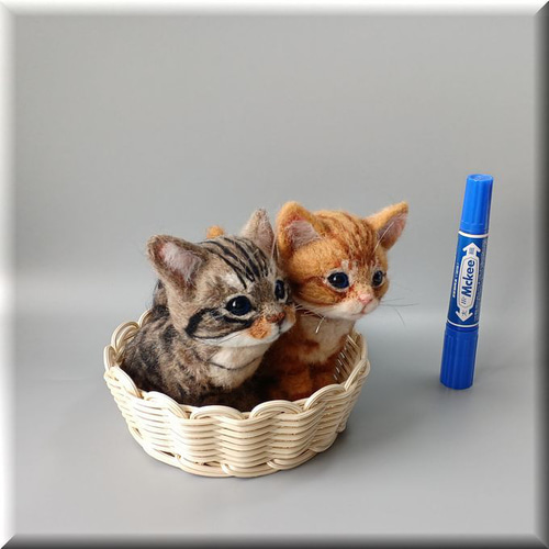 羊毛フェルト 猫 籠入り仲良し子猫ちゃん 茶トラ猫とキジトラ猫