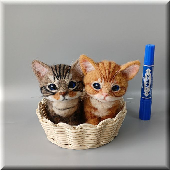 羊毛フェルト 猫 籠入り仲良し子猫ちゃん 茶トラ猫とキジトラ猫 羊毛フェルト 猫 籠入り仲良し子猫ちゃん 茶トラ猫とキジトラ猫