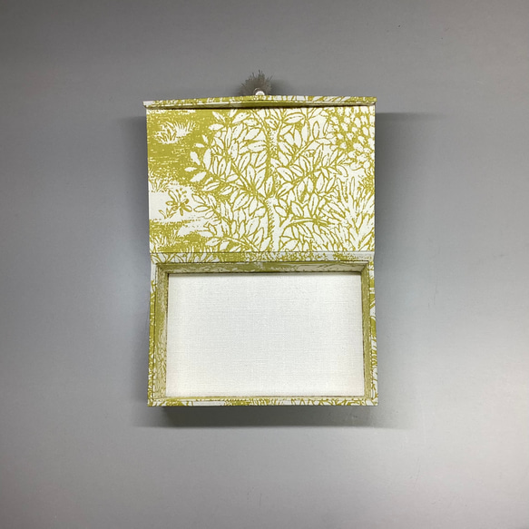カルトナージュの小箱  ミニタッセル付き　フランス布 5枚目の画像