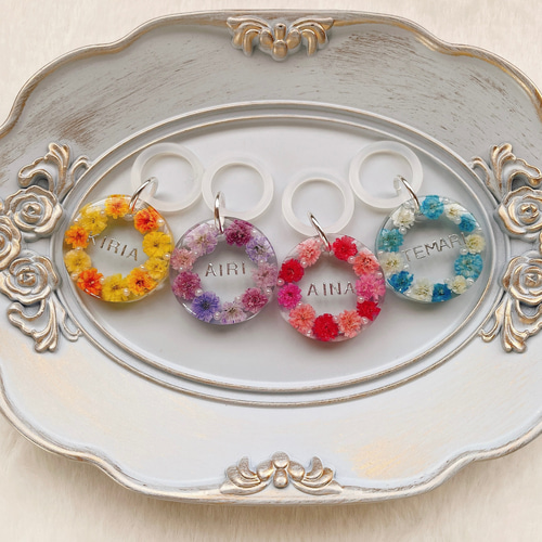 ハンドメイド＊名入れ＊お花ラウンド型のレジンキーホルダー＊4