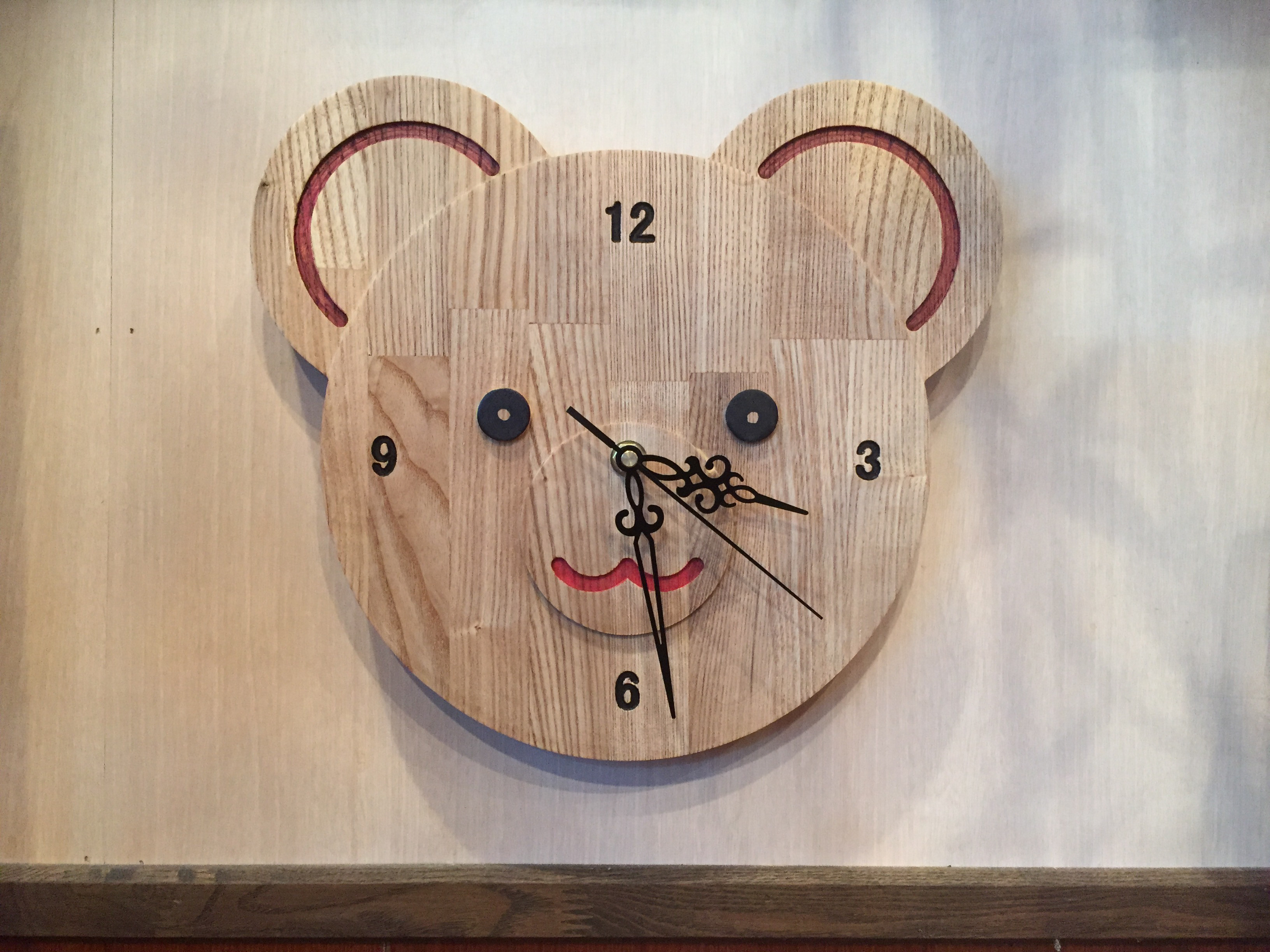 くまちゃん　木製　壁掛け時計　天然木　タモ集成材　カチカチ音がしない