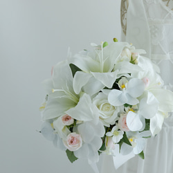 ゆり・胡蝶蘭・バラ【ブートニア付き】正統派ウェディングブーケ 前撮り 挙式 二次会 アーティフィシャルフラワー 4枚目の画像