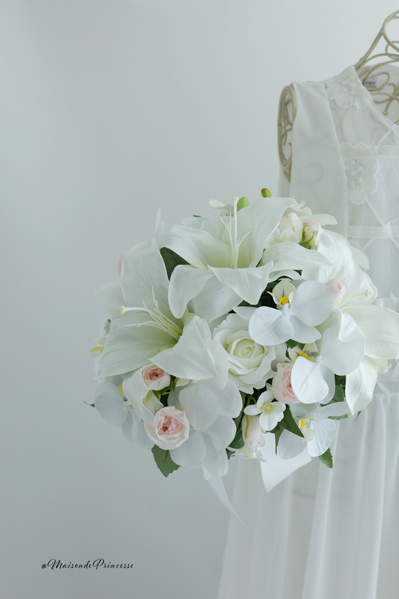 ゆり・胡蝶蘭・バラ【ブートニア付き】正統派ウェディングブーケ 前撮り 挙式 二次会 アーティフィシャルフラワー 4枚目の画像