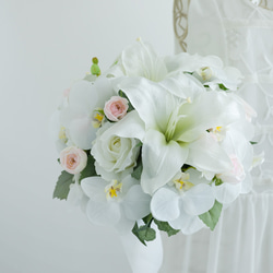 ゆり・胡蝶蘭・バラ【ブートニア付き】正統派ウェディングブーケ 前撮り 挙式 二次会 アーティフィシャルフラワー 3枚目の画像