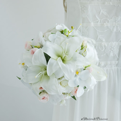 ゆり・胡蝶蘭・バラ【ブートニア付き】正統派ウェディングブーケ 前撮り 挙式 二次会 アーティフィシャルフラワー 1枚目の画像